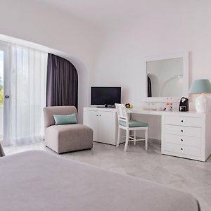 Club Beach Room